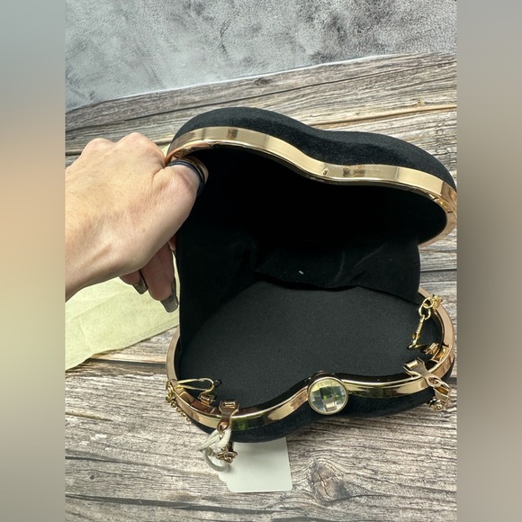 Black Heart Rhinestone Closure NWOT Clutch/Crossbody - Picture 6 of 6